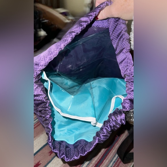 Medium sized purple drawstring sports bag / separate pocket for wet items - Picture 4 of 6